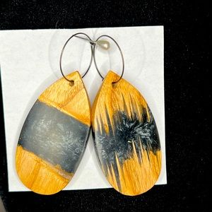 Cedar Valley Handmade Earrings (Color) Black